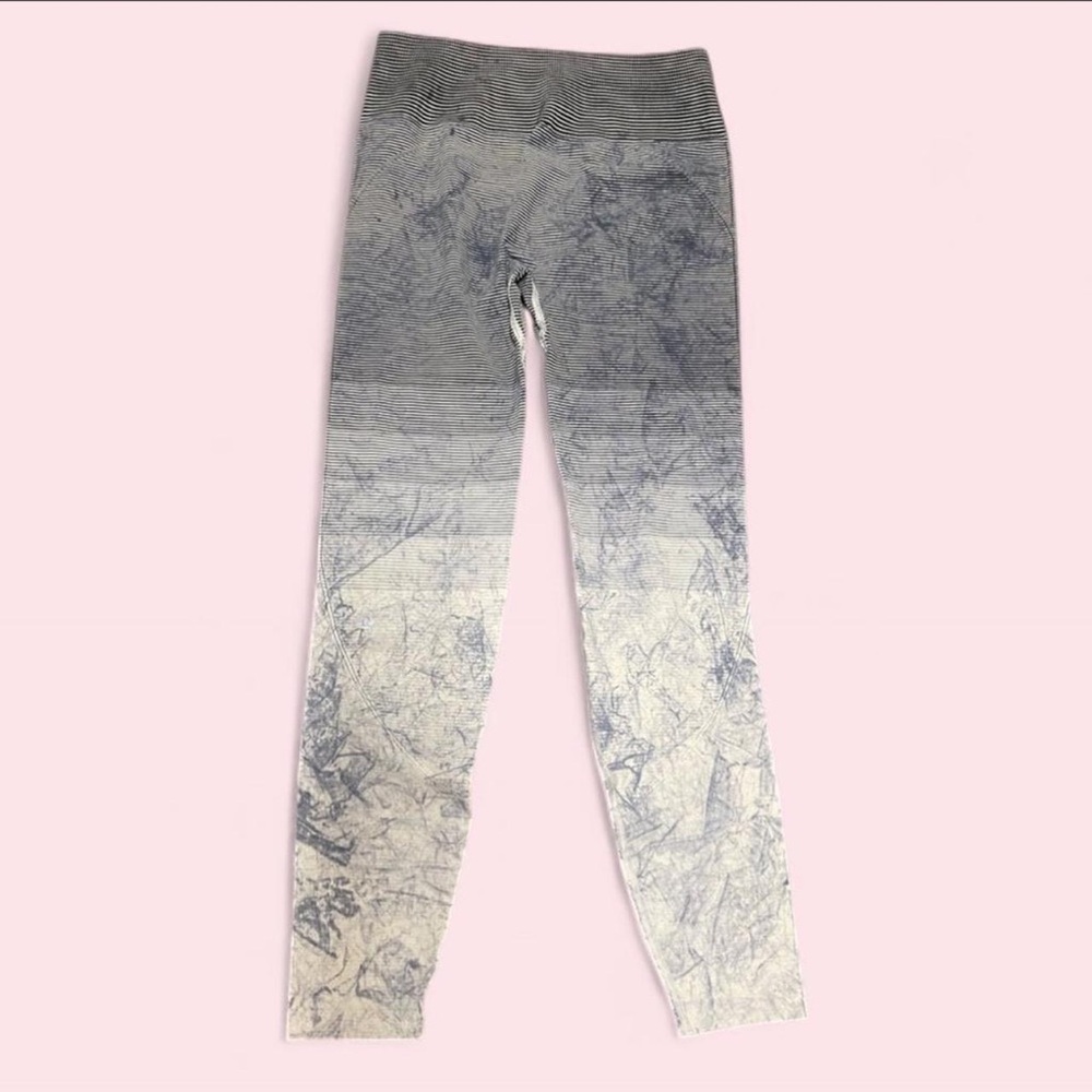 Lululemon Ebb to Train Tight Leggings in White/Black/Luna | size 8 | EUC